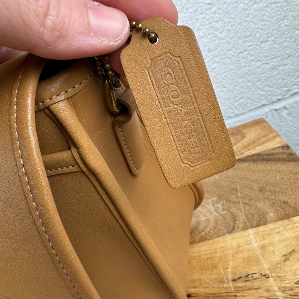 Coach Vintage City Bag | Butterscotch Glove-Tanned Crossbody - Picture 2 of 16